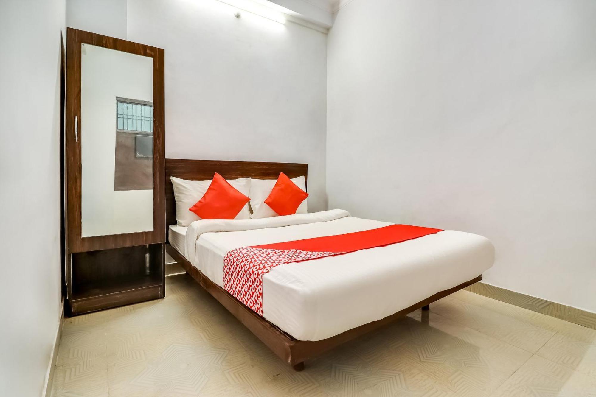 Hotel O The Velvet Chinhat Tiraha Exterior photo