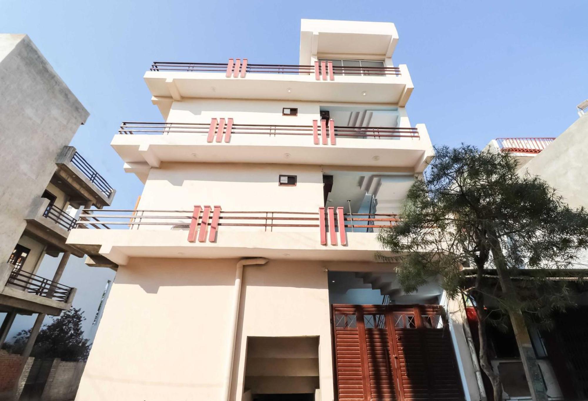 Hotel O The Velvet Chinhat Tiraha Exterior photo