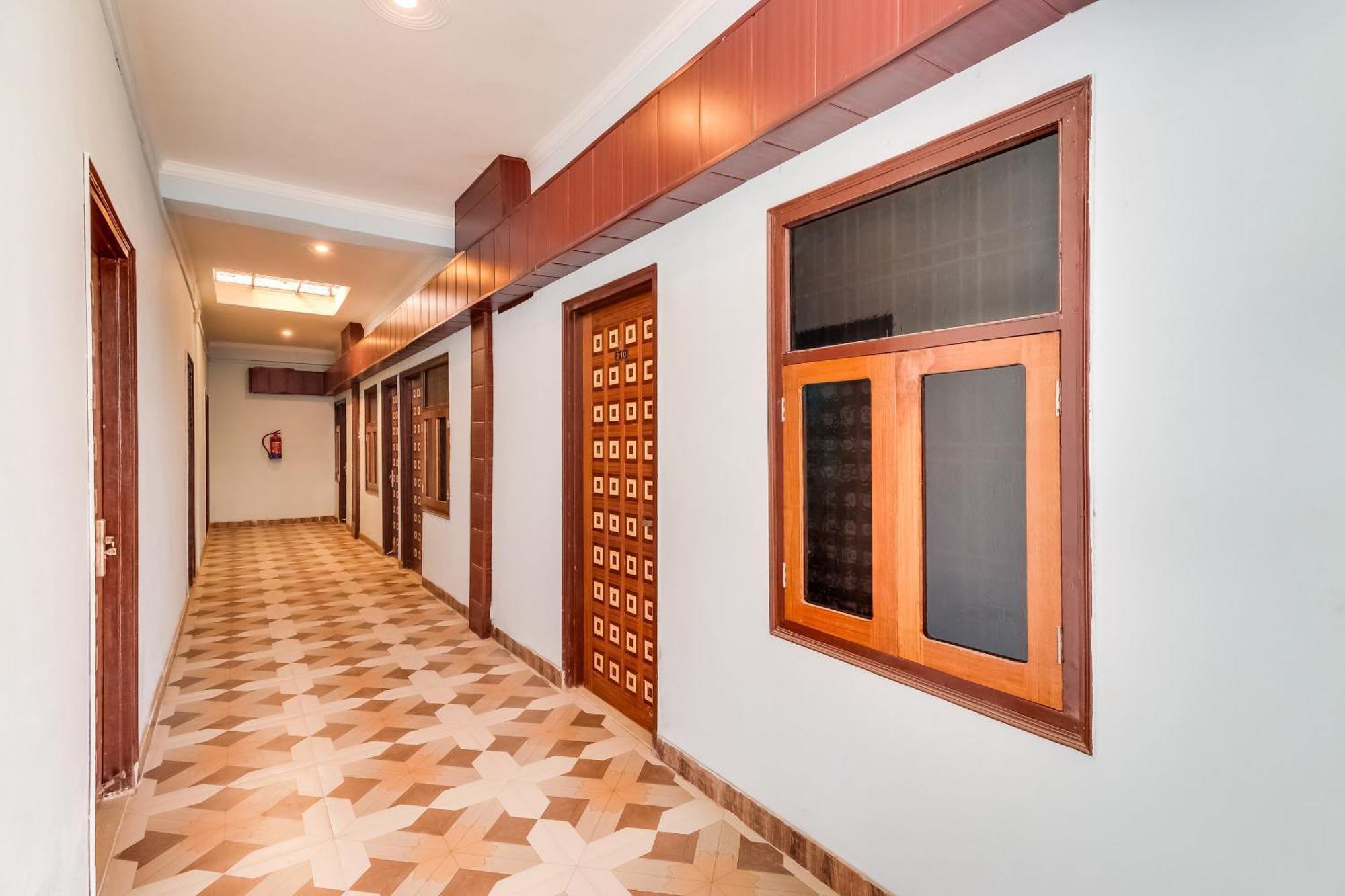 Hotel O The Velvet Chinhat Tiraha Exterior photo