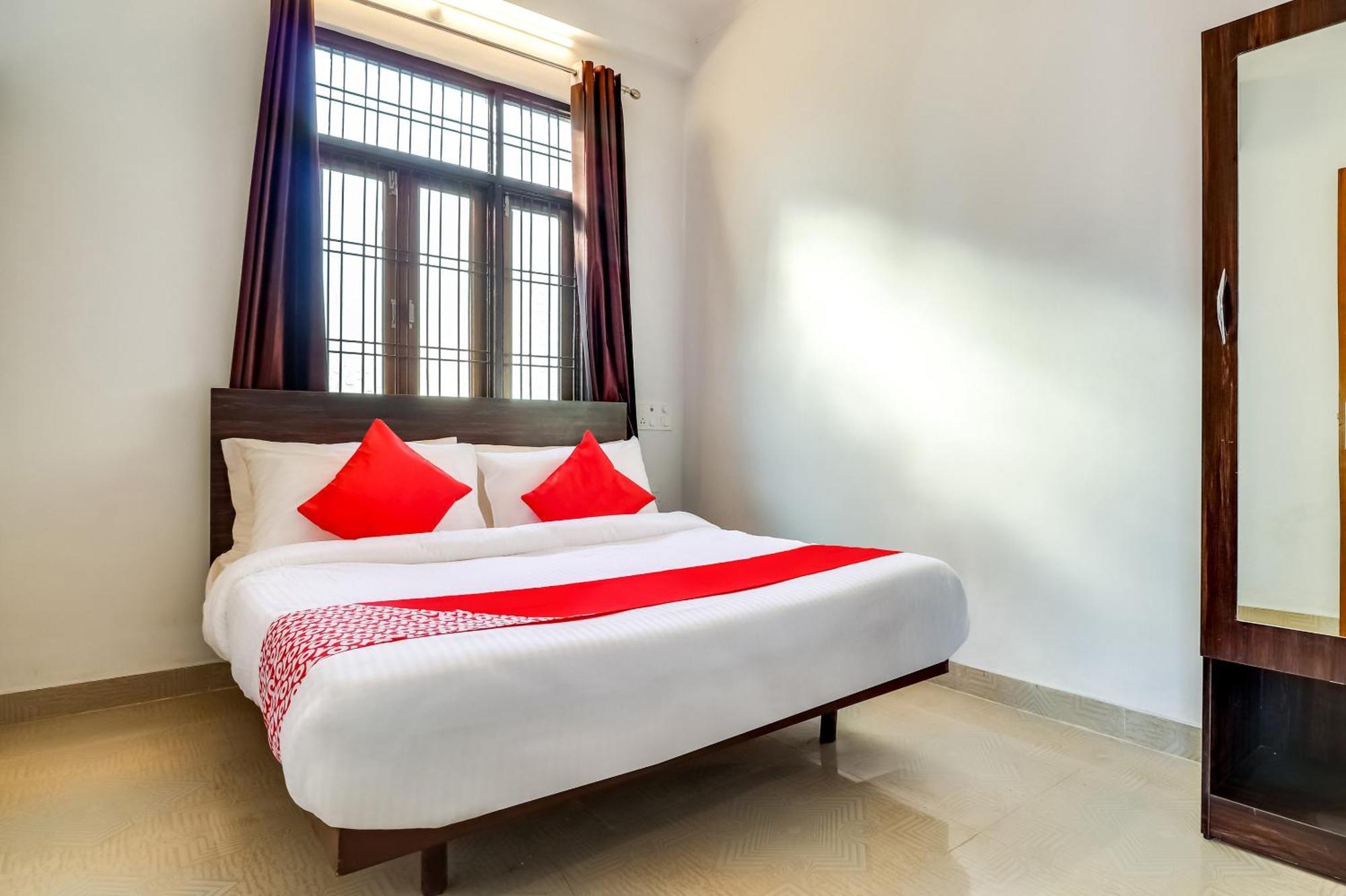 Hotel O The Velvet Chinhat Tiraha Exterior photo
