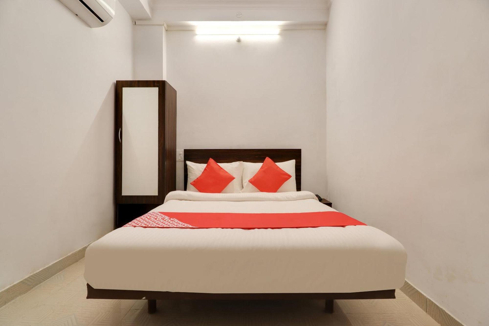 Hotel O The Velvet Chinhat Tiraha Exterior photo