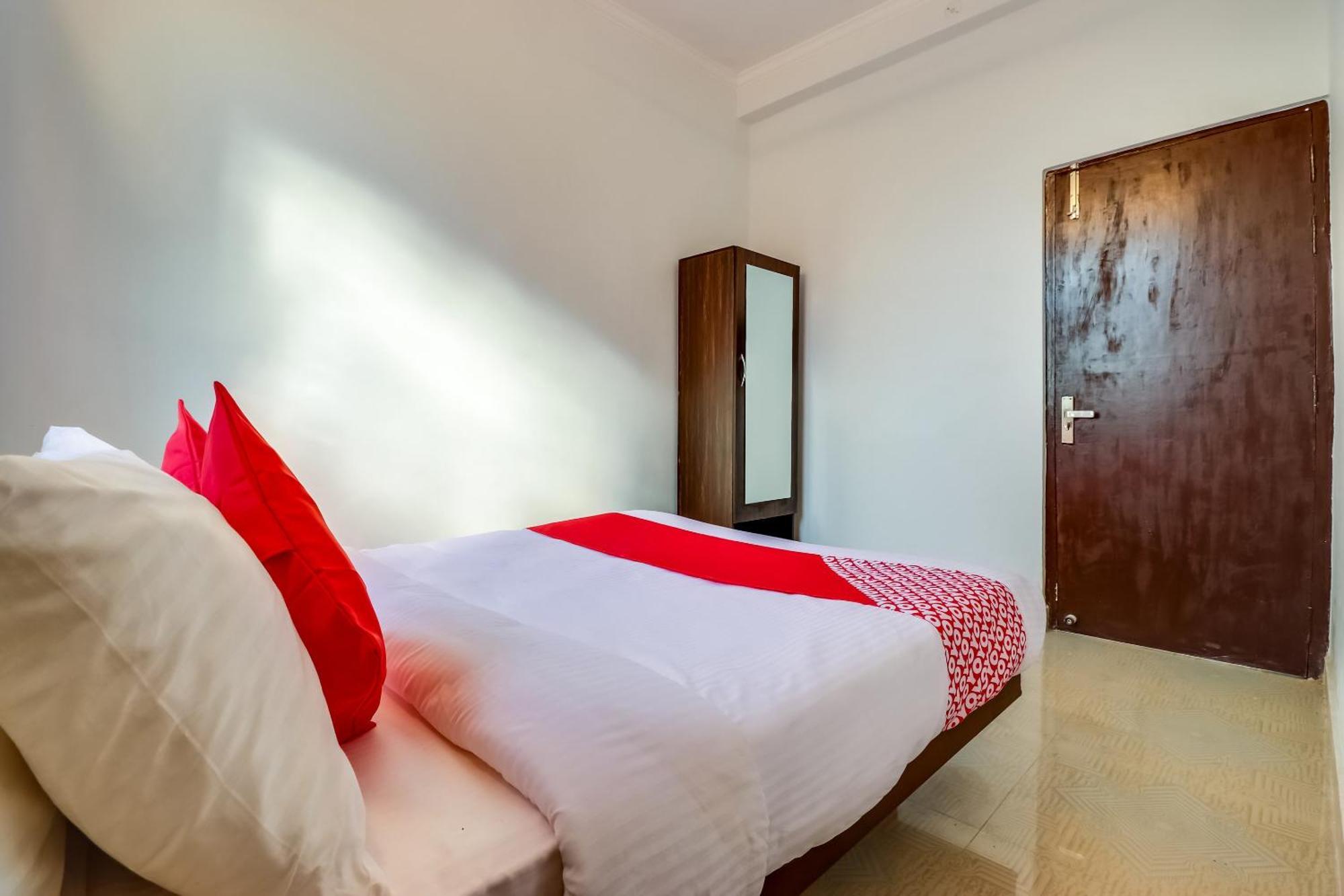 Hotel O The Velvet Chinhat Tiraha Exterior photo