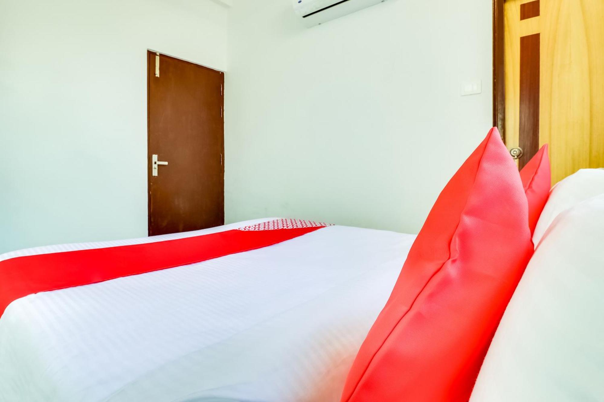 Hotel O The Velvet Chinhat Tiraha Exterior photo